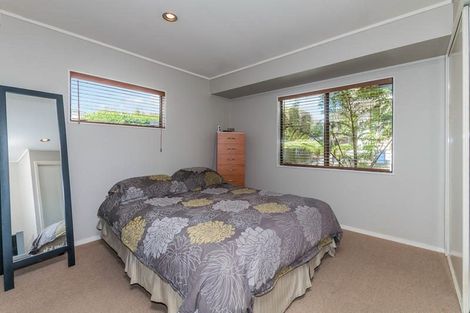 Photo of property in 2/5 September Place, Forrest Hill, Auckland, 0620