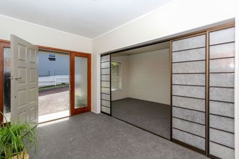 Photo of property in 12 Montana Place, Merrilands, New Plymouth, 4312