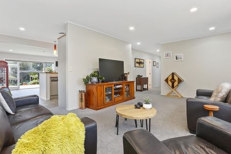 Photo of property in 45 Castleford Street, Green Bay, Auckland, 0604