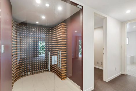 Photo of property in 5a Aberdeen Road, Castor Bay, Auckland, 0620