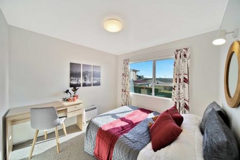 Photo of property in 2/52 Highland Park Drive, Highland Park, Auckland, 2010