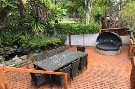 Photo of property in 2/9 Bronzewing Terrace, Unsworth Heights, Auckland, 0632