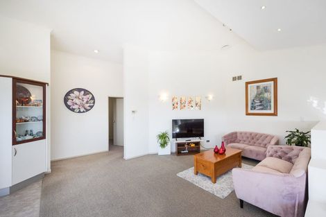 Photo of property in 111 Ruapehu Drive, Fitzherbert, Palmerston North, 4410
