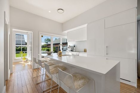 Photo of property in 5 Aikmans Road, Merivale, Christchurch, 8014