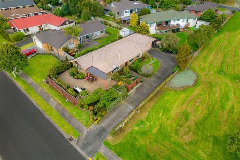 Photo of property in 14 West Fairway, Golflands, Auckland, 2013