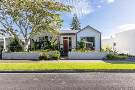 Photo of property in 8 Autere Street, Strandon, New Plymouth, 4312