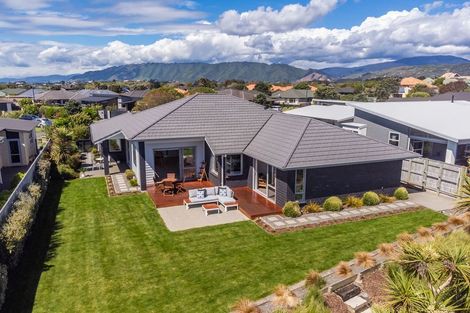 Photo of property in 11 Taranui Way, Paraparaumu Beach, Paraparaumu, 5032