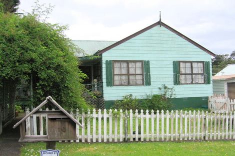 Photo of property in 10 Benita Place, Sunnyvale, Auckland, 0612