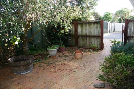 Photo of property in 5 Endeavour Avenue, Lyall Bay, Wellington, 6022