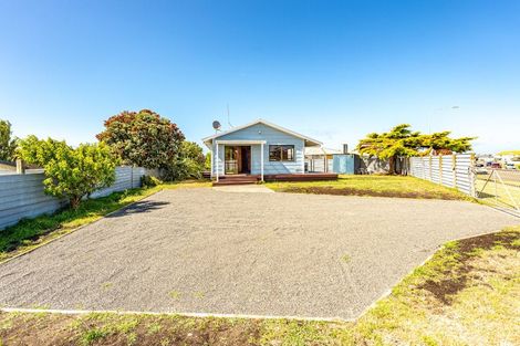 Photo of property in 35 Cross Street, Castlecliff, Whanganui, 4501