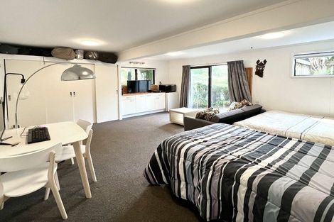 Photo of property in 200 Atkinson Road, Titirangi, Auckland, 0604