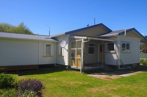 Photo of property in 4 Sinnamon Street, Reefton, 7830