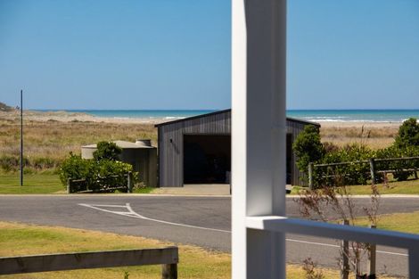 Photo of property in 4 Pinedale Crescent, Riversdale Beach, Masterton, 5872