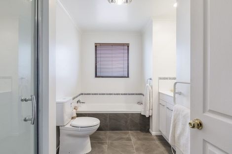 Photo of property in 69 Lothian Brae, Wattle Downs, Auckland, 2103