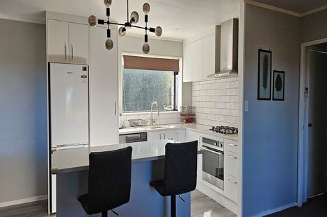 Photo of property in 30 Miriam Corban Heights, Henderson, Auckland, 0612