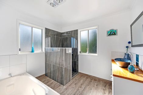 Photo of property in 28 Arataki Road, Havelock North, 4130