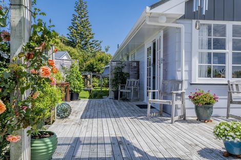 Photo of property in 18 Kirk Street, Otaki, 5512