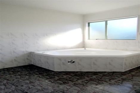 Photo of property in 111 West Harbour Drive, West Harbour, Auckland, 0618