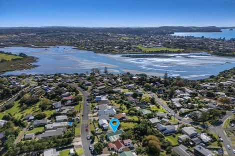 Photo of property in 13 Moffat Road, Red Beach, 0932