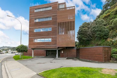 Photo of property in Patent 326 Apartments, 326 Evans Bay Parade, Hataitai, Wellington, 6021