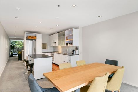 Photo of property in Patent 326 Apartments, 326 Evans Bay Parade, Hataitai, Wellington, 6021