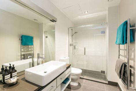 Photo of property in Patent 326 Apartments, 326 Evans Bay Parade, Hataitai, Wellington, 6021