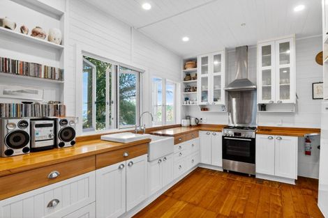 Photo of property in 8 Robertson Street, Russell, 0202