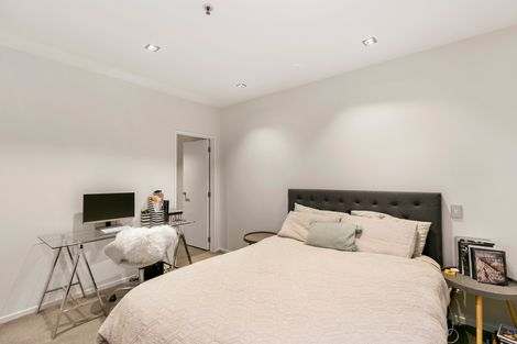 Photo of property in Patent 326 Apartments, 326 Evans Bay Parade, Hataitai, Wellington, 6021