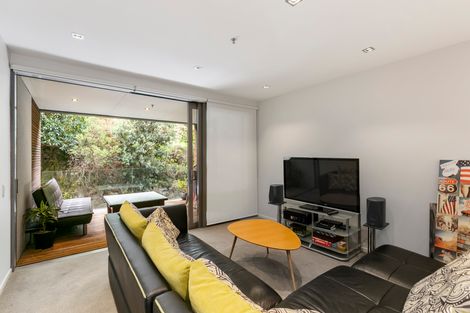 Photo of property in Patent 326 Apartments, 326 Evans Bay Parade, Hataitai, Wellington, 6021