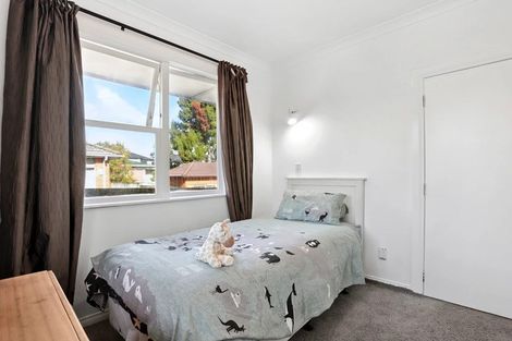 Photo of property in 15 Kingdale Road, Henderson, Auckland, 0610