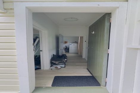 Photo of property in 1/72 Derwent Street, Island Bay, Wellington, 6023