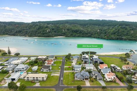 Photo of property in 202 Bond Street, Whangamata, 3620