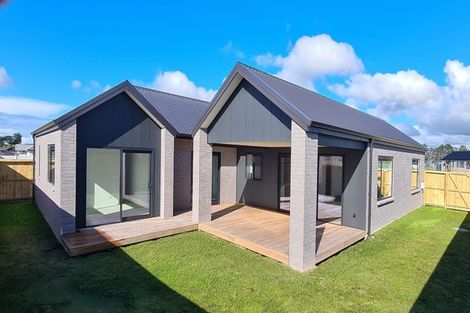 Photo of property in 110 Kaurinui Crescent, One Tree Point, 0118