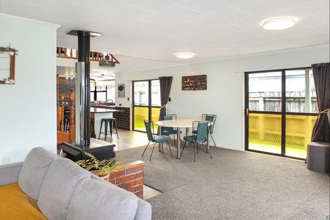 Photo of property in 12 Low Avenue, Foxton Beach, Foxton, 4815