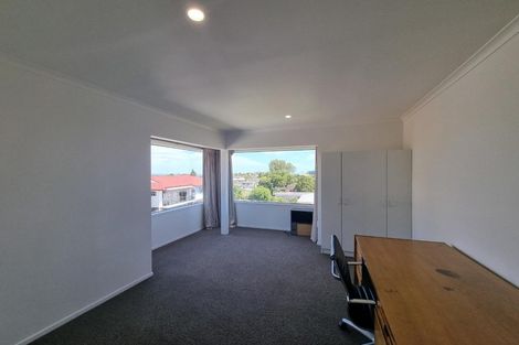 Photo of property in 54 Redoubt Road, Clover Park, Auckland, 2105