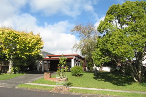 Photo of property in 97 Beechdale Crescent, Pakuranga Heights, Auckland, 2010