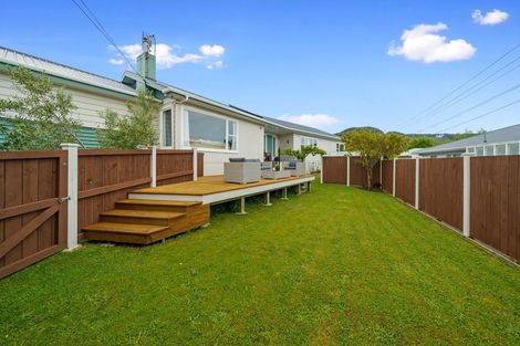 Photo of property in 18 Saint Edmund Crescent, Tawa, Wellington, 5028