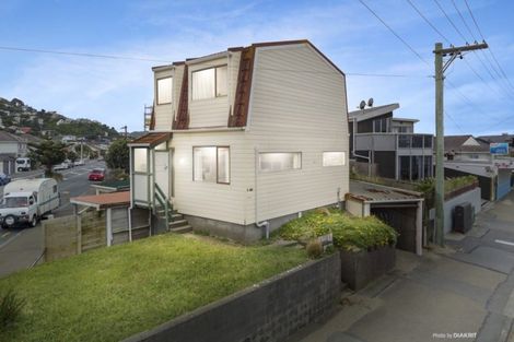 Photo of property in 7/100 Lyall Parade, Lyall Bay, Wellington, 6022