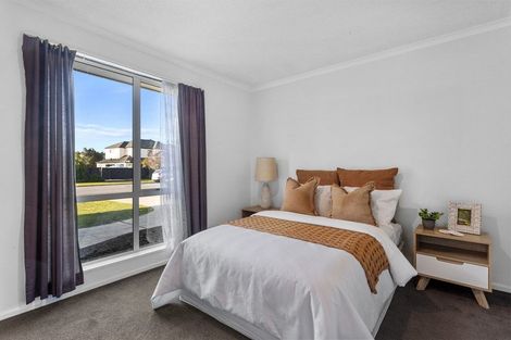 Photo of property in 32 Broadhaven Avenue, Parklands, Christchurch, 8083