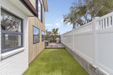 Photo of property in 20 Lynton Road, Bucklands Beach, Auckland, 2012