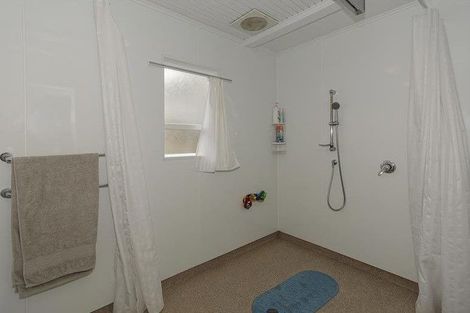 Photo of property in 42 Glendene Avenue, Glendene, Auckland, 0602