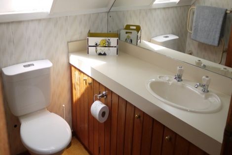 Photo of property in 1/406 East Coast Road, Sunnynook, Auckland, 0630