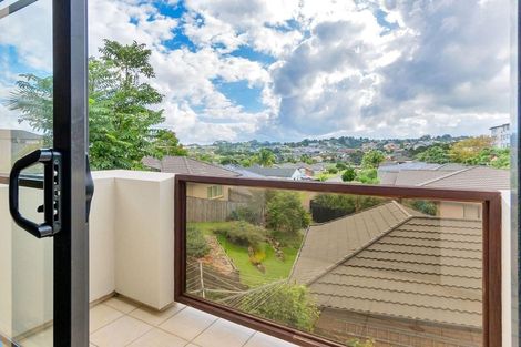 Photo of property in 2/890 East Coast Road, Northcross, Auckland, 0630