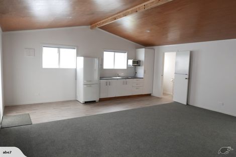 Photo of property in 1 Hoskins Avenue, Hillsborough, Auckland, 1042