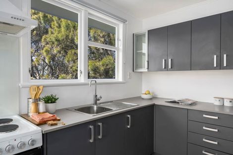 Photo of property in 33 Castor Crescent, Cannons Creek, Porirua, 5024