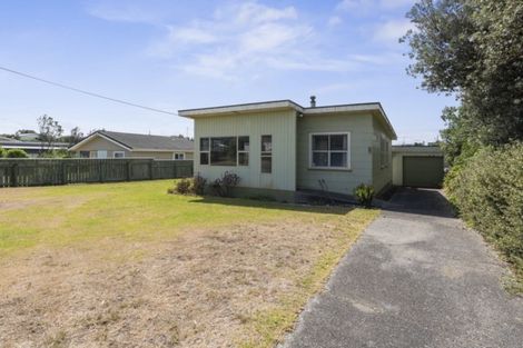 Photo of property in 32 Rua Avenue, Waitarere Beach, Levin, 5510