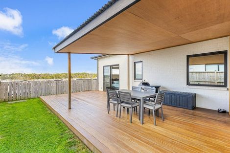 Photo of property in 74 Vinistra Road, Huapai, Kumeu, 0810