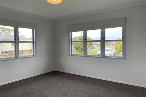 Photo of property in 22 Hobsonville Road, West Harbour, Auckland, 0618