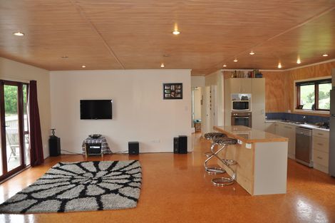 Photo of property in 73 Settlement Road, Kaiwaka, 0573