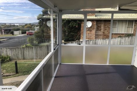 Photo of property in 15 Wakeling Avenue, Te Atatu South, Auckland, 0610